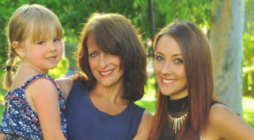 Hannah Myatt wither her mum, Sharon, and sister